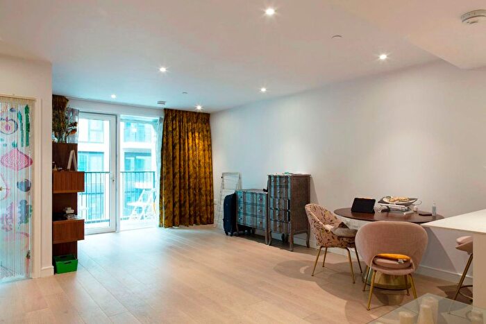 1 Bedroom Flat To Rent In Fairwater House, Lockgate Road, Chelsea Creek, SW6