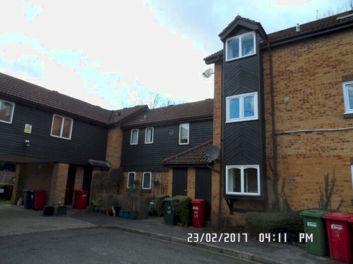 1 Bedroom Flat To Rent In Colnbrook, SL3