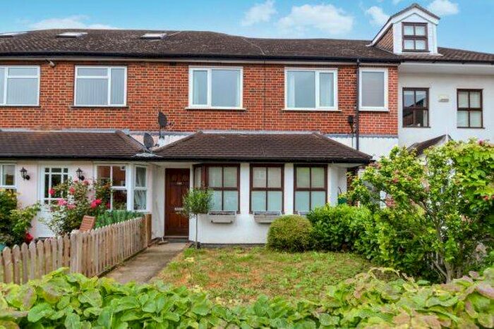 2 Bedroom Flat To Rent In Summer Road, Thames Ditton, KT7