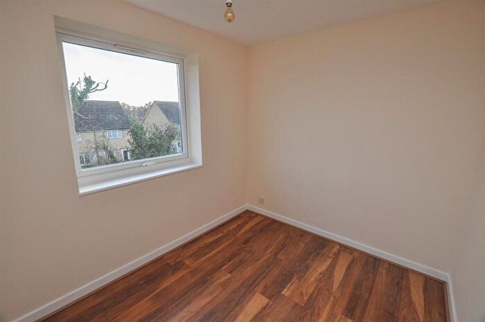 2 Bedroom Flat To Rent In Cedarwood Drive, St Albans, AL4