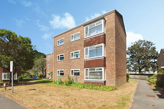 2 Bedroom Flat For Sale In Simmonds Close, Poole, Dorset, BH15