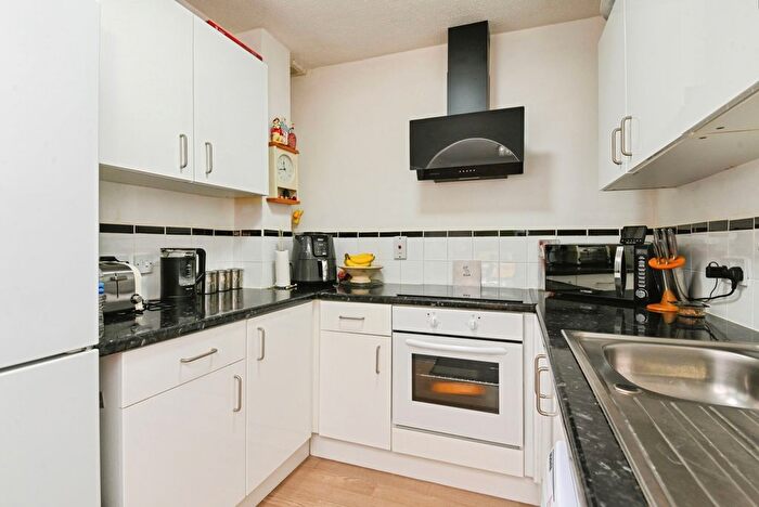 1 Bedroom Flat For Sale In Louise Close, Walton On The Naze, Essex, CO14