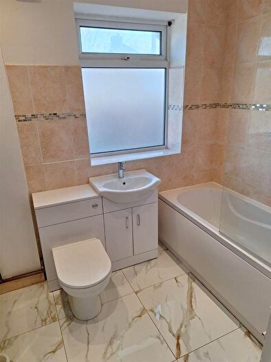 5 Bedroom Property To Rent In Windsor Crescent, Northampton, NN5