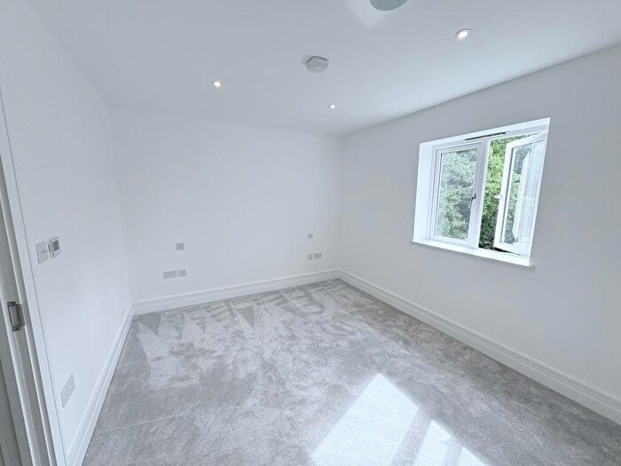 5 Bedroom Flat For Sale In Newgate Street, London, E4
