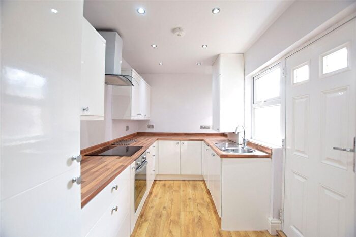 2 Bedroom Flat To Rent In Beacon Street, Gateshead, NE9