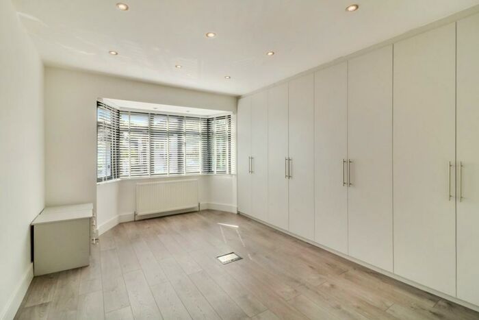 4 Bedroom Semi-Detached House To Rent In Hawthorne Avenue, Harrow, HA3