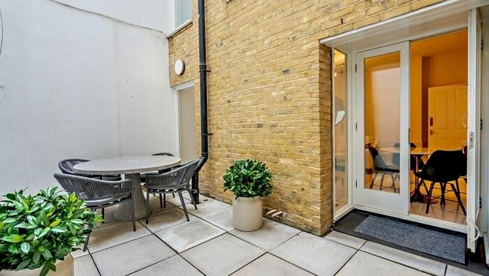 2 Bedroom Flat To Rent In - Nottingham Place, London, Greater London, W1U