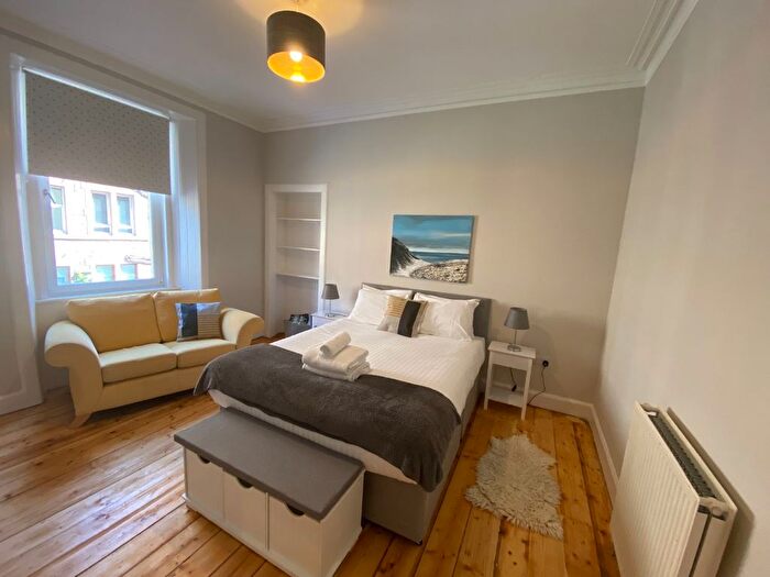 2 Bedroom Flat To Rent In Milton Street, Abbeyhill, Edinburgh, EH8