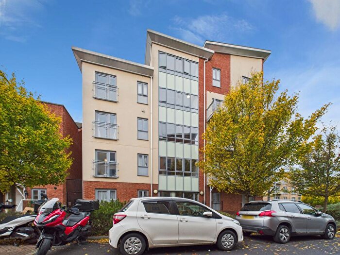 2 Bedroom Flat For Sale In Battle Square, Sourton House Battle Square, RG30