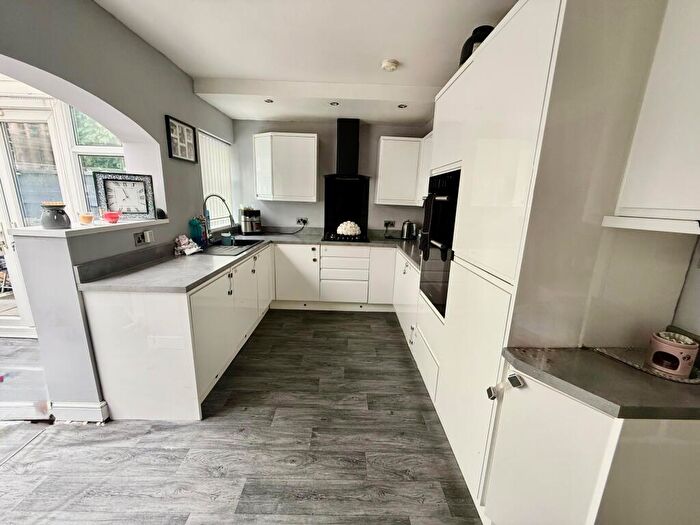 4 Bedroom Terraced House For Sale In Waddington Avenue, Birmingham, B43