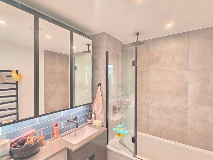 1 Bedroom Flat To Rent In New Tannery Way, London, SE1