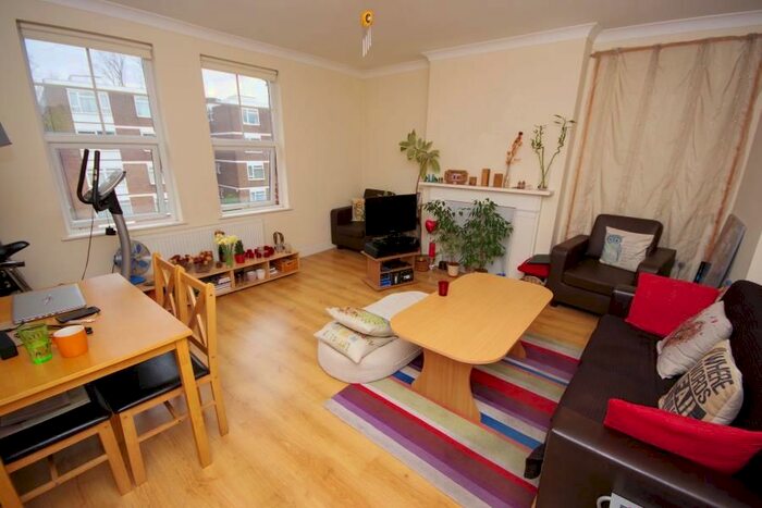 2 Bedroom Flat To Rent In Nether Street, Finchley, N3