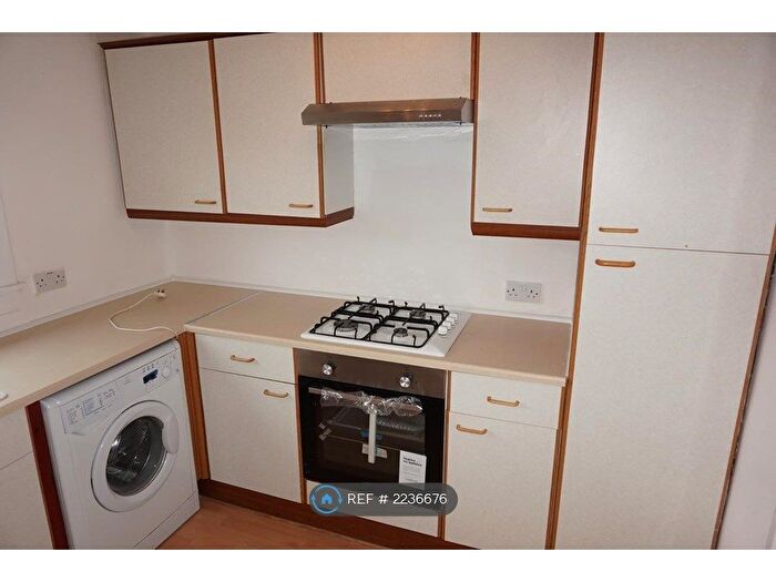1 Bedroom Flat To Rent In Holmscroft Avenue, Greenock, PA15