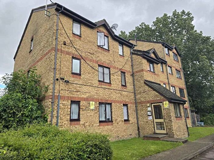 Studio To Rent In Porter Close, Grays, RM20