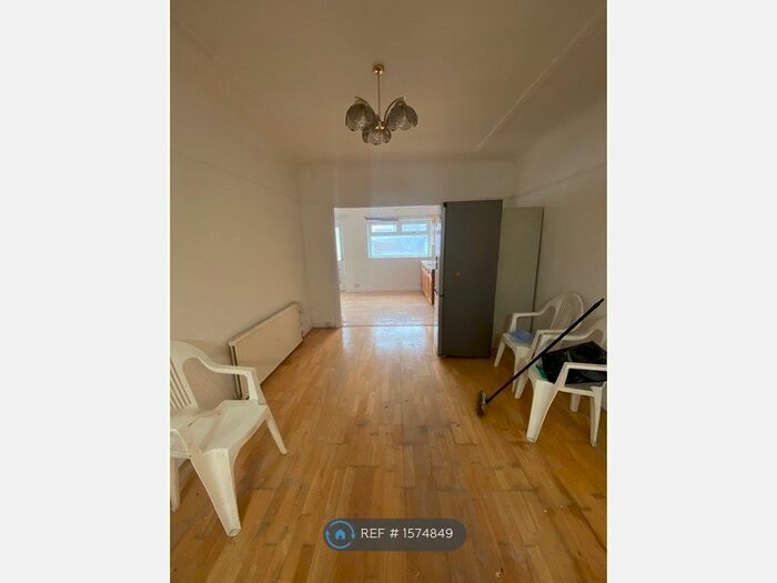 3 Bedroom Semi-Detached House To Rent In Clifton Avenue, Stanmore, HA7