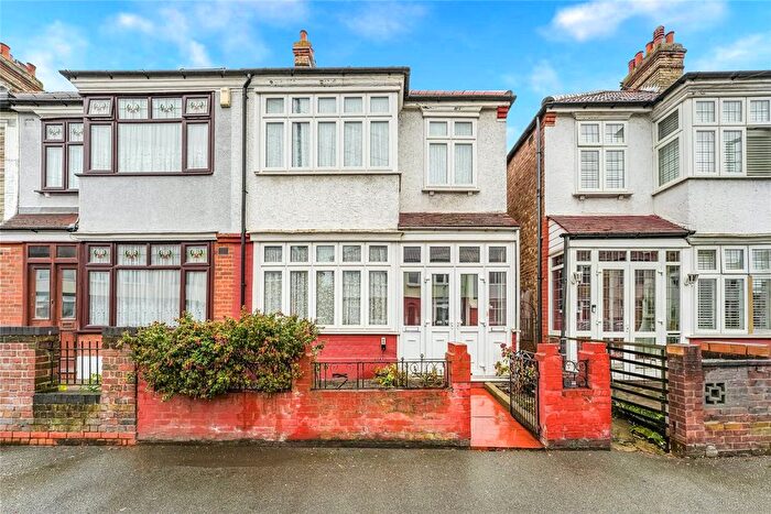 3 Bedroom Terraced House For Sale In Fulbourne Road, Walthamstow, London, E17