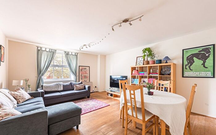 2 Bedroom Flat For Sale In Clapham Park Road, SW4