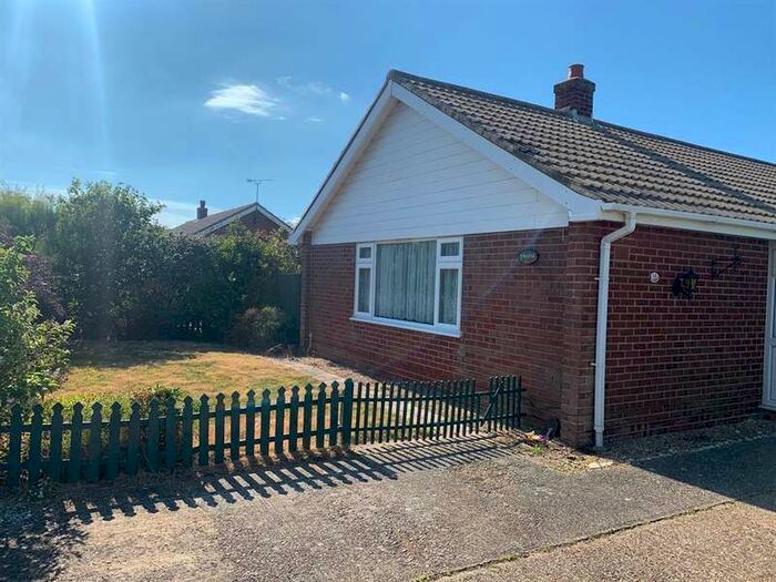 3 Bedroom Bungalow To Rent In The Fairway, Dymchurch, Romney Marsh Kent