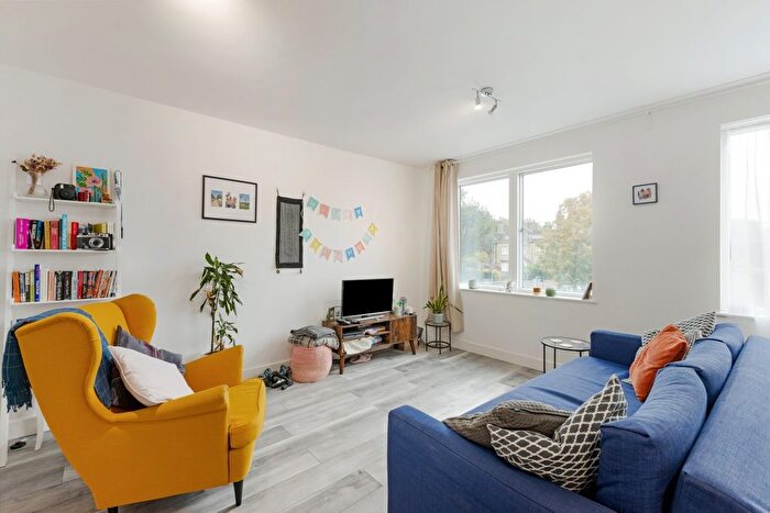2 Bedroom Flat To Rent In Maple Road, London, SE20