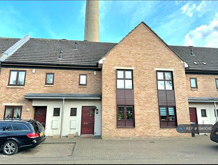 3 Bedroom Terraced House To Rent In Near Side, Northampton, NN5