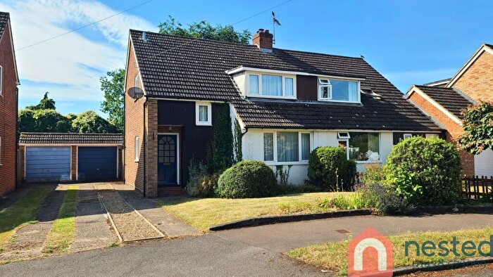 3 Bedroom Semi-Detached House For Sale In Foldingshott, Datchworth, SG3
