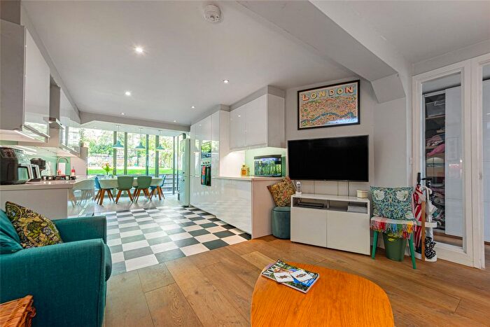 2 Bedroom Flat For Sale In Oseney Crescent, Camden, London, NW5