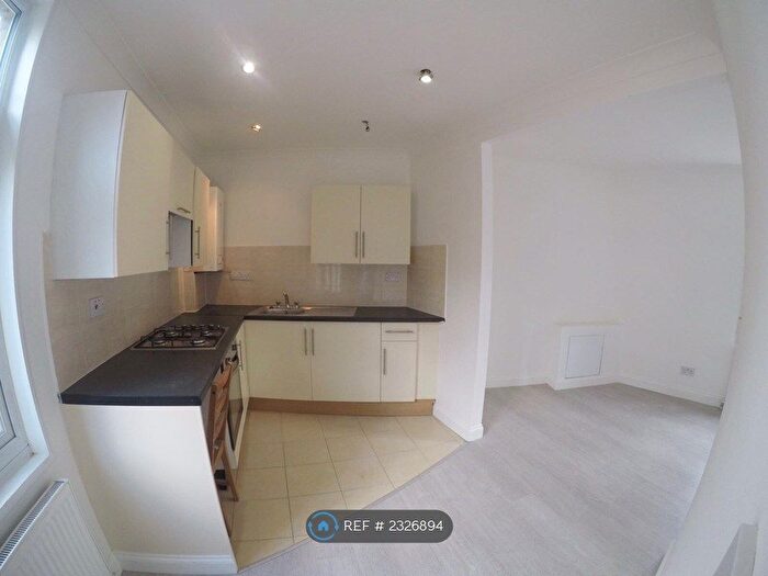 Studio To Rent In Belmont Hill, London, SE13