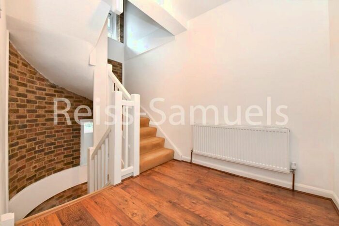 5 Bedroom Town House To Rent In Ferry Street, London, E14
