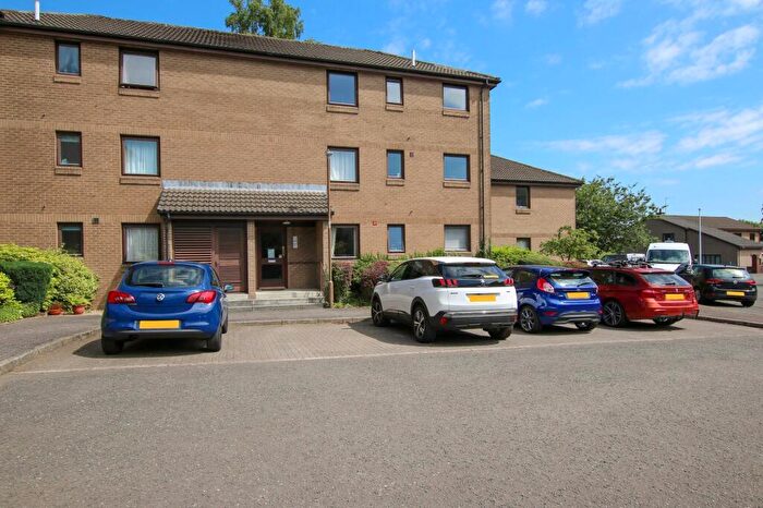 2 Bedroom Flat To Rent In Forthview, Riverside, Stirling, FK8