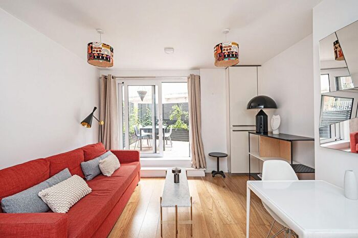 1 Bedroom Flat To Rent In Cresset Road, Hackney, London, E9