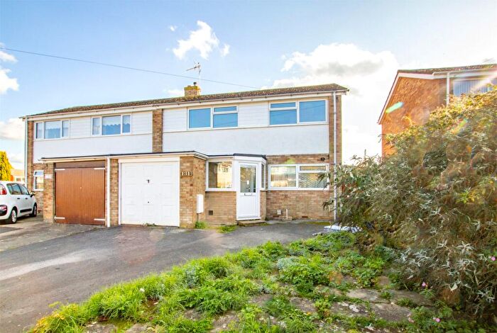 3 Bedroom Semi-Detached House To Rent In Colwell Drive, Witney, Oxfordshire, OX28