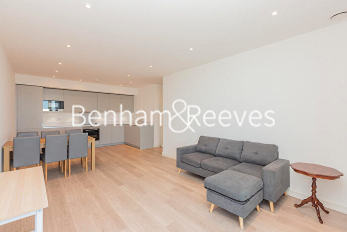 3 Bedroom Apartment To Rent In Pinnacle Apartments, Croydon, CR0
