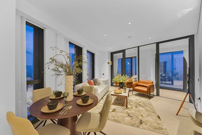 2 Bedroom Flat To Rent In Nine Elms Lane, London, SW8