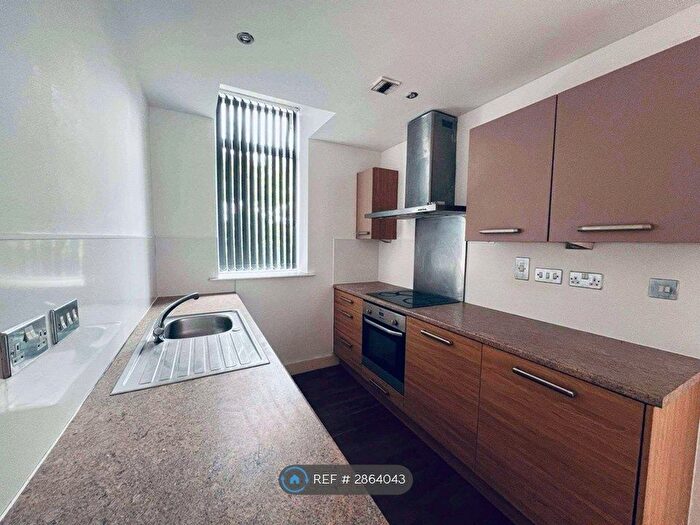 2 Bedroom Flat To Rent In Waterloo Mills, Huddersfield, HD5