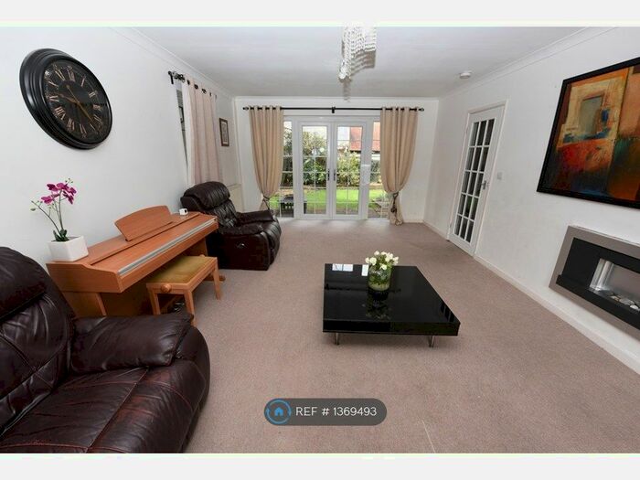 4 Bedroom Detached House To Rent In Phoenix Drive, Keston, BR2