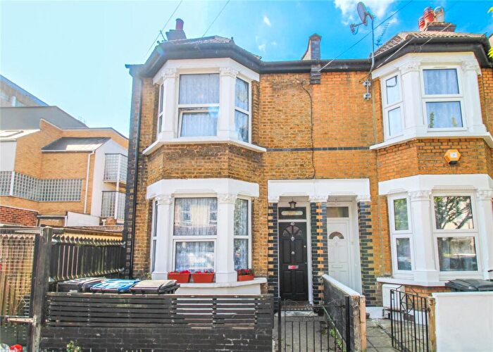 3 Bedroom End Of Terrace House For Sale In Thornhill Road, Croydon, CR0