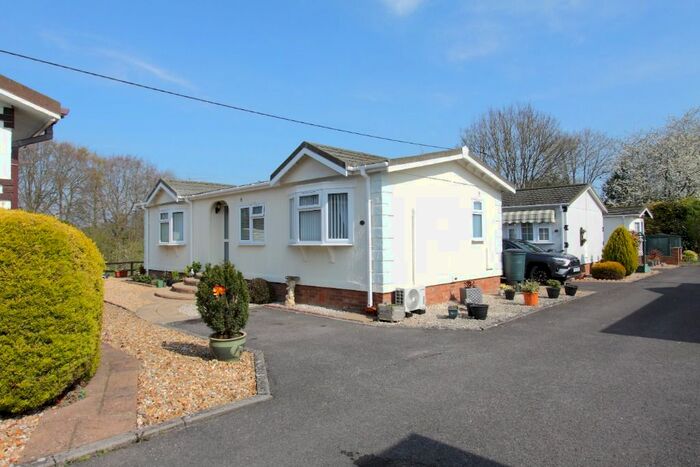 2 Bedroom Mobile/park Home For Sale In Kindersley, Andover, SP11