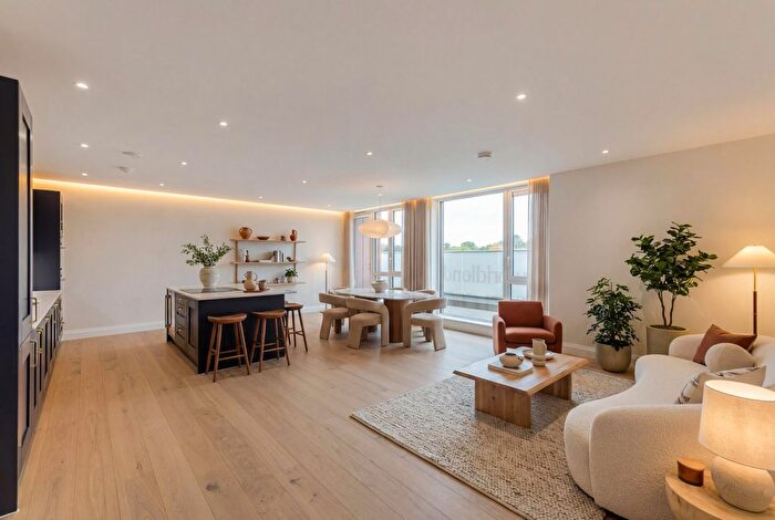 2 Bedroom Flat For Sale In The Claves, Mill Hill, NW7