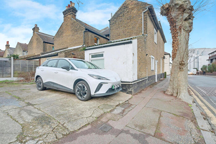 1 Bedroom Flat For Sale In Gordon Road, Southend-on-sea, SS1