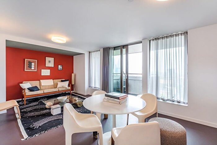 3 Bedroom Flat To Rent In Balfron Tower, St Leonards Road, London, E14