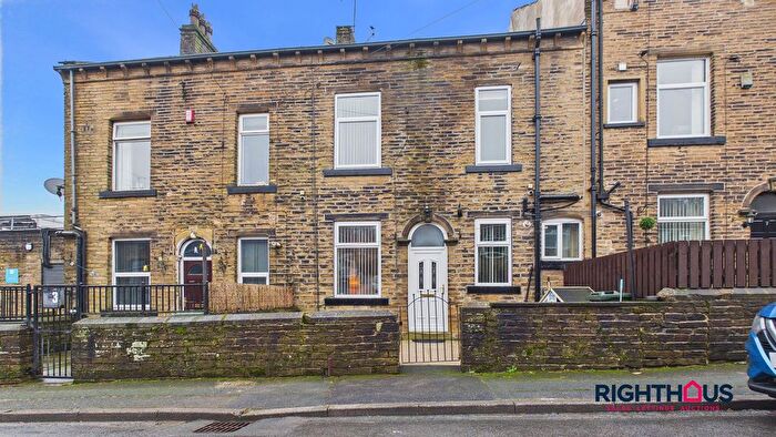 3 Bedroom Terraced House For Sale In George Street, Thornton, BD13