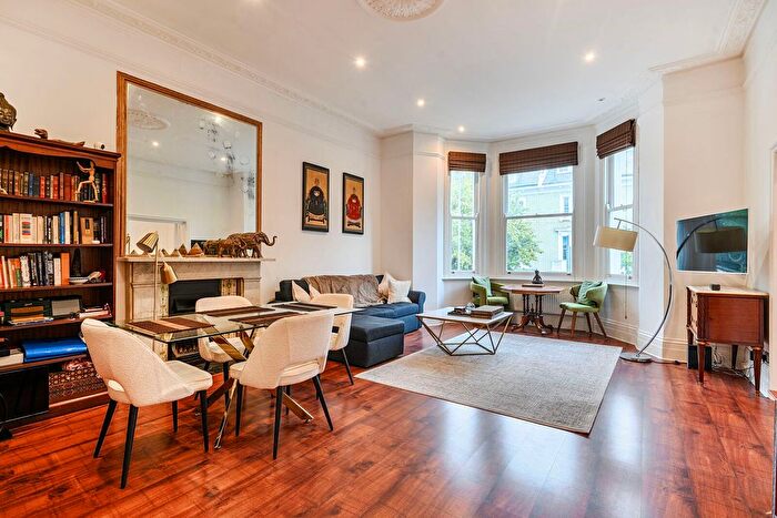 2 Bedroom Flat For Sale In Redcliffe Gardens, London, Chelsea, London, SW10