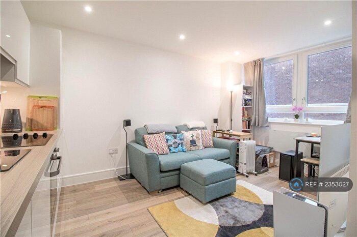 1 Bedroom Flat To Rent In Desborough Road, High Wycombe, HP11