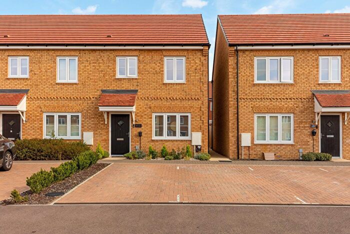 3 Bedroom End Of Terrace House For Sale In Deoni Drive, Whitehouse, Milton Keynes, MK8