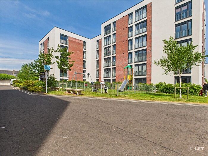 3 Bedroom Flat To Rent In Arneil Drive, Crewe Toll, Edinburgh, EH5