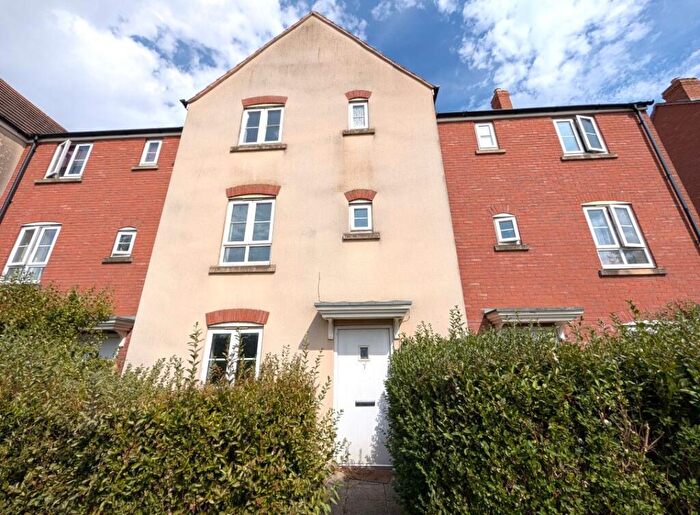 4 Bedroom Terraced House For Sale In Secunda Way, Hempsted, Gloucester, GL2