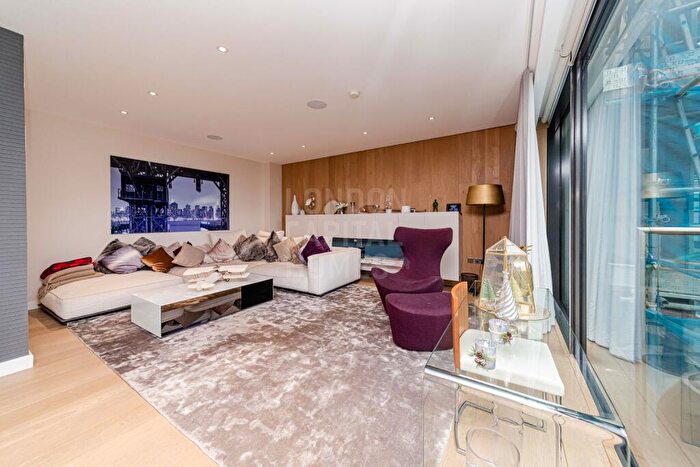 3 Bedroom Apartment To Rent In Sterling Mansions, Leman Street, London, E1