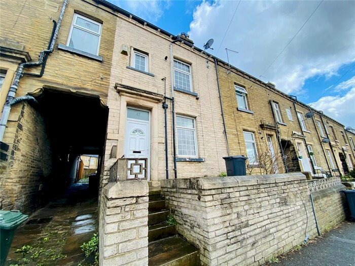 2 Bedroom Terraced House To Rent In Allerton Road, Bradford, West Yorkshire, BD8