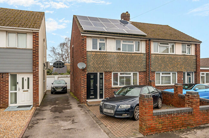 3 Bedroom Semi Detached House For Sale In Butts Road, Southampton, Hampshire, SO19
