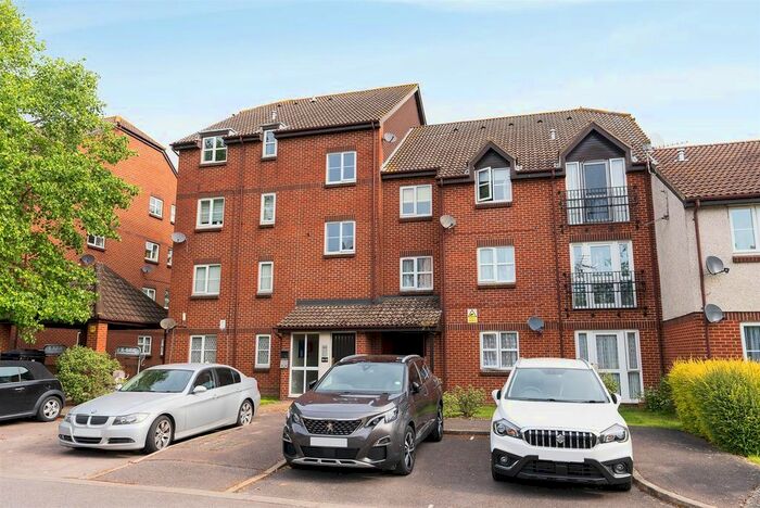 Studio To Rent In Knowles Close, West Drayton, UB7